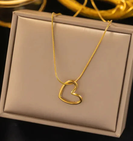 Luzora™ Pure Devotion – 18K Gold-Plated Heart Necklace