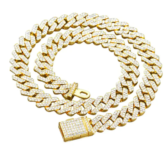 Luzora™ Bold Radiance – Cuban Link Chain Necklace