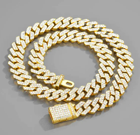 Luzora™ Bold Radiance – Cuban Link Chain Necklace