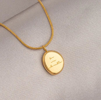 Luzora™ Golden Flutter – 18K Gold-Plated Butterfly Necklace